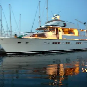Super Yacht Temptation With A Hot Tub Jacuzzi On The South Coast Uk Portsmouth
